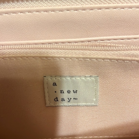 Pink Wallet - Picture 4 of 4